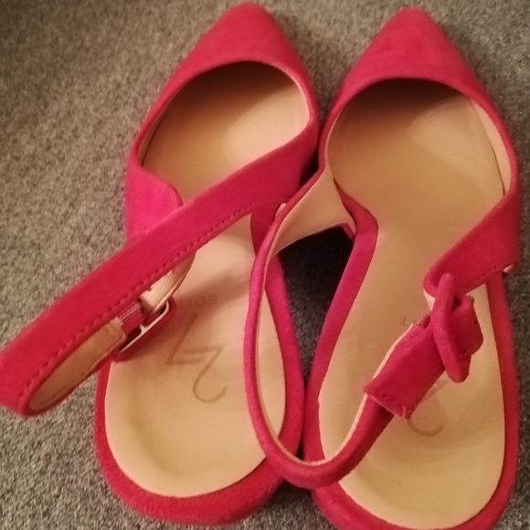 Suede Fuchsia Slingback Pumps. Size 6 1/2. - Picture 7 of 7
